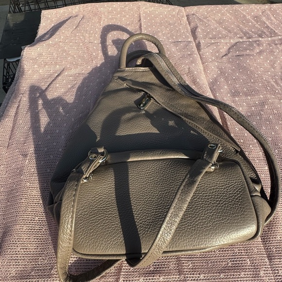 Valentina Italia Taupe Pebbled Leather Backpack/Sling. - Picture 5 of 12